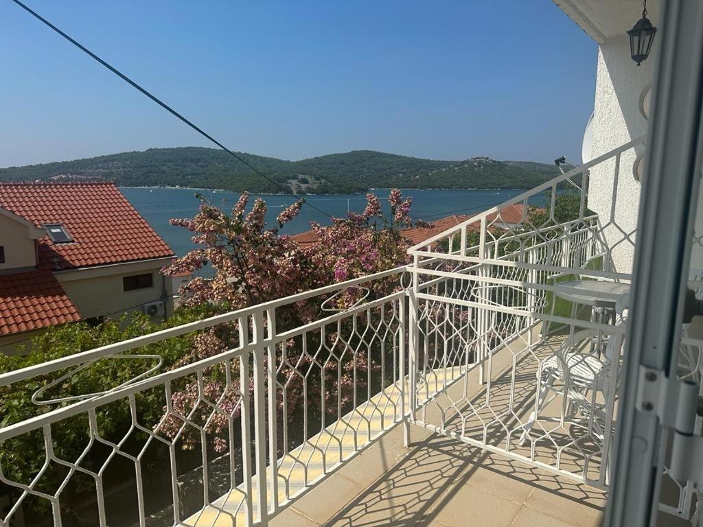 Marina Apartmani Tisno Murter Εξωτερικό φωτογραφία